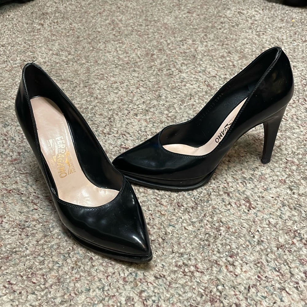 Salvadore ferragamo platform leather pointy toe pumps